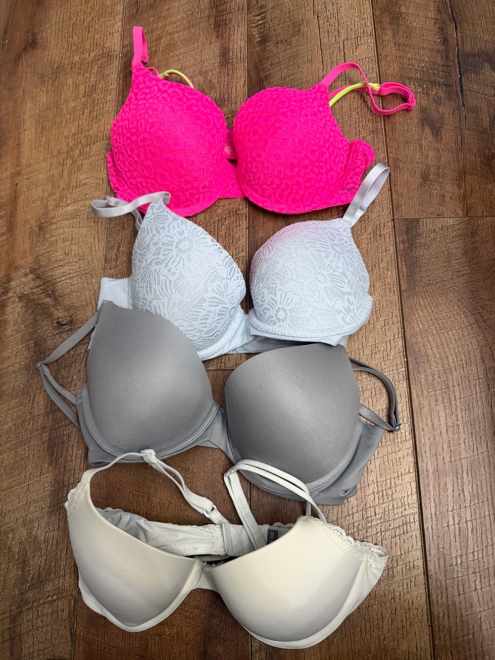 Bundle of women’s bras size 32 D